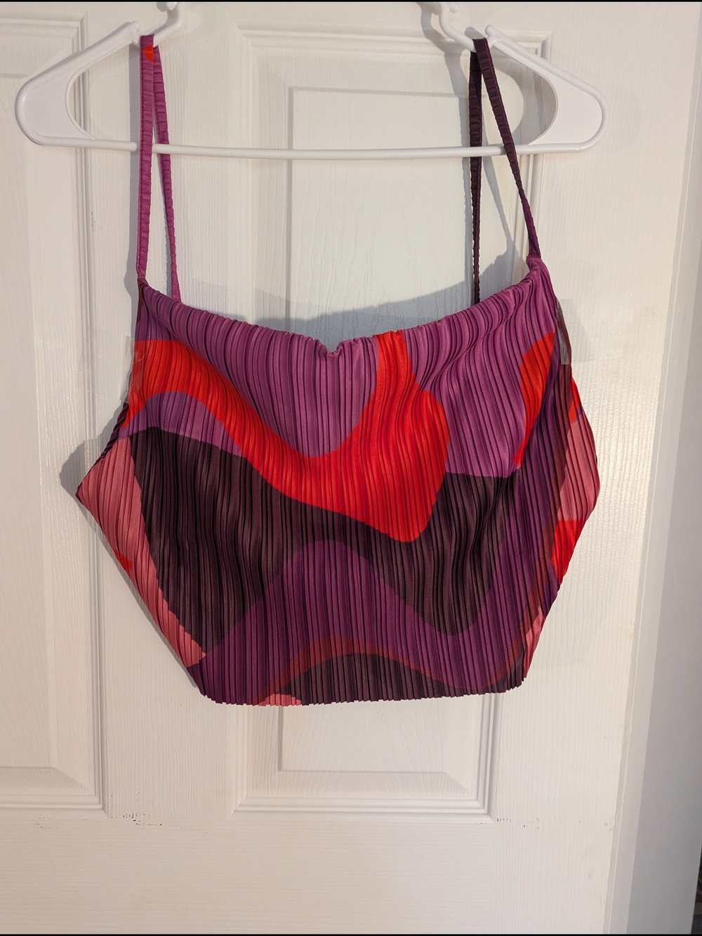 PrettyLittleThing Pleated Wave Cami in Purple & Red